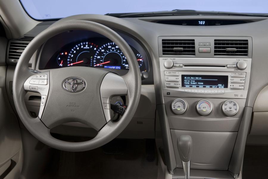  Toyota Camry LE 2010 года  (фото 4 из 20)